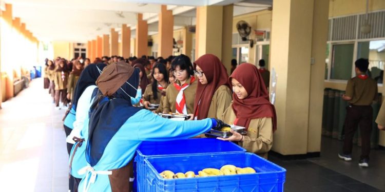 SPPG Polri Terapkan Sistem Prasmanan di SMA Kemala Bhayangkari