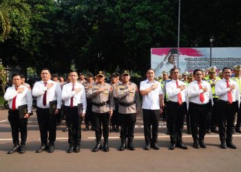 Kapolda Metro Jaya Anugerahkan Pin Emas Kapolri kepada Personel Berprestasi