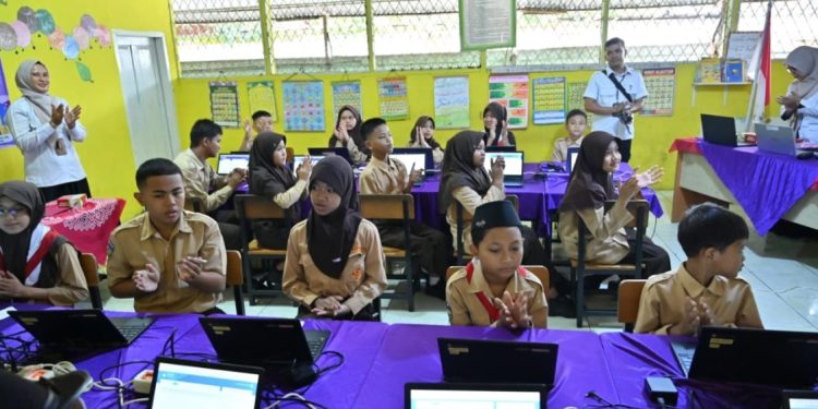 Wali Kota Jambi Tinjau Pelaksanaan TKA SD Berbasis Teknologi