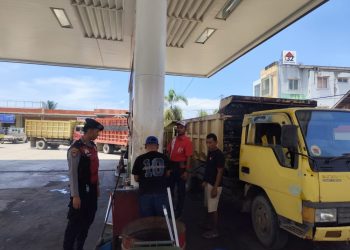 Polres Kutai Timur Tingkatkan Patroli di SPBU untuk Cegah Dampak Kenaikan Harga BBM