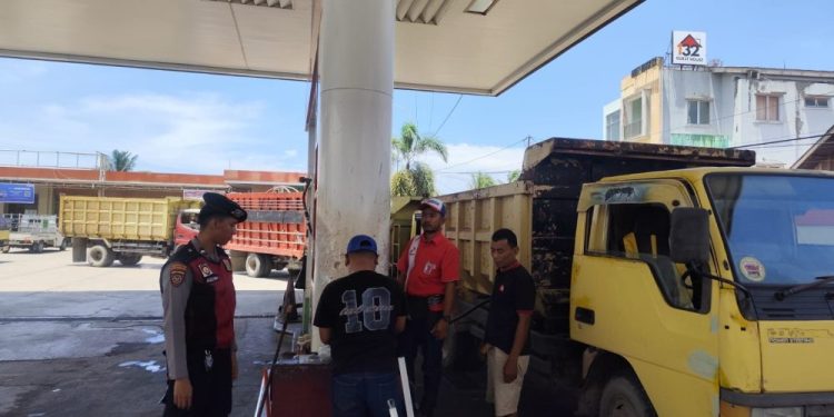 Polres Kutai Timur Tingkatkan Patroli di SPBU untuk Cegah Dampak Kenaikan Harga BBM