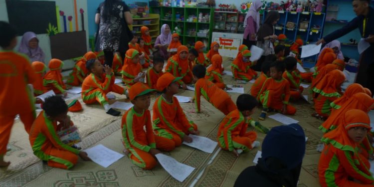 TK ABA Sidoharjo dan Mahasiswa KKN UGM Adakan Edukasi Lingkungan di Hari Kartini