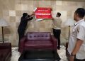 Bapenda Pekanbaru Tempel Stiker Tunggakan Pajak di Hotel