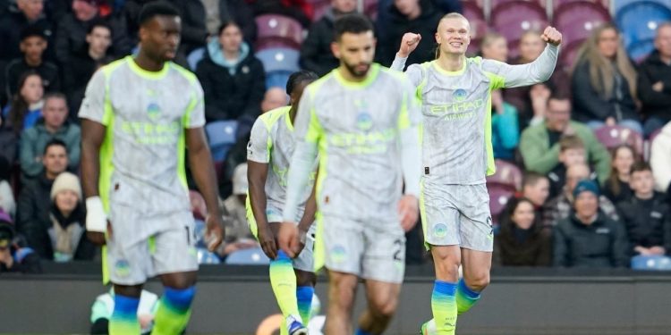 Manchester City Rebut Posisi Puncak dari Arsenal, Burnley Terdegradasi