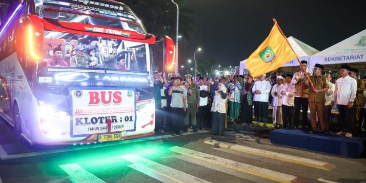 Gubernur Banten Resmi Berangkatkan Jemaah Haji dari Asrama Cipondoh