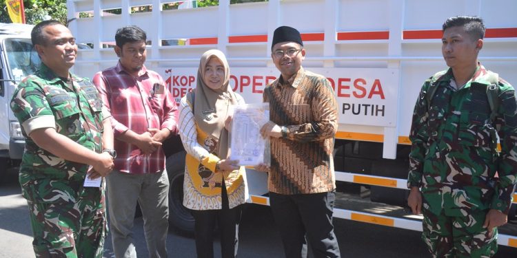 Pemerintah Batang Salurkan Armada KDMP untuk Penguatan Ekonomi Desa