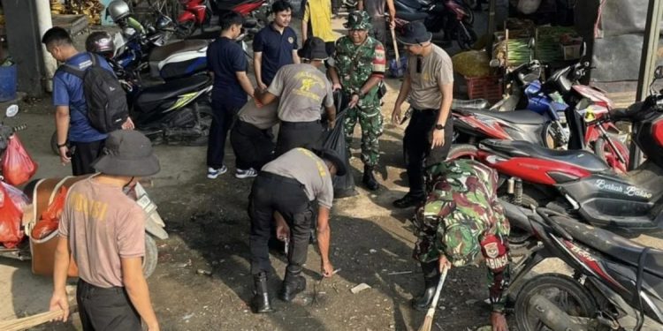 Brimob Polda Metro Jaya Laksanakan Gerakan Indonesia ASRI di Bekasi