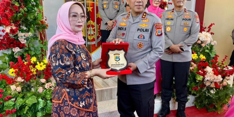 Pemerintah Kabupaten Morowali Serahkan Bus untuk Dukung Operasional Polres