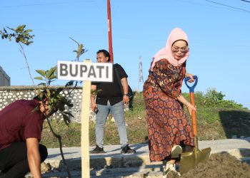 Kapolda Sulteng Tanam Pohon di Morowali dalam Kunjungan Kerja