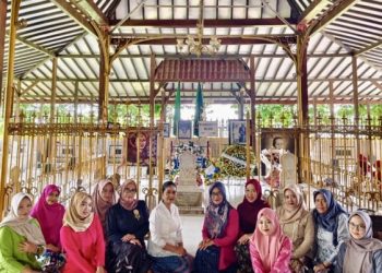 DWP Dinkominfo Blora Mengadakan Ziarah ke Makam Pahlawan Perempuan