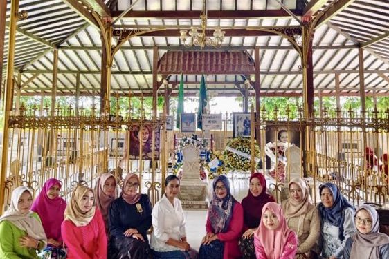 DWP Dinkominfo Blora Mengadakan Ziarah ke Makam Pahlawan Perempuan