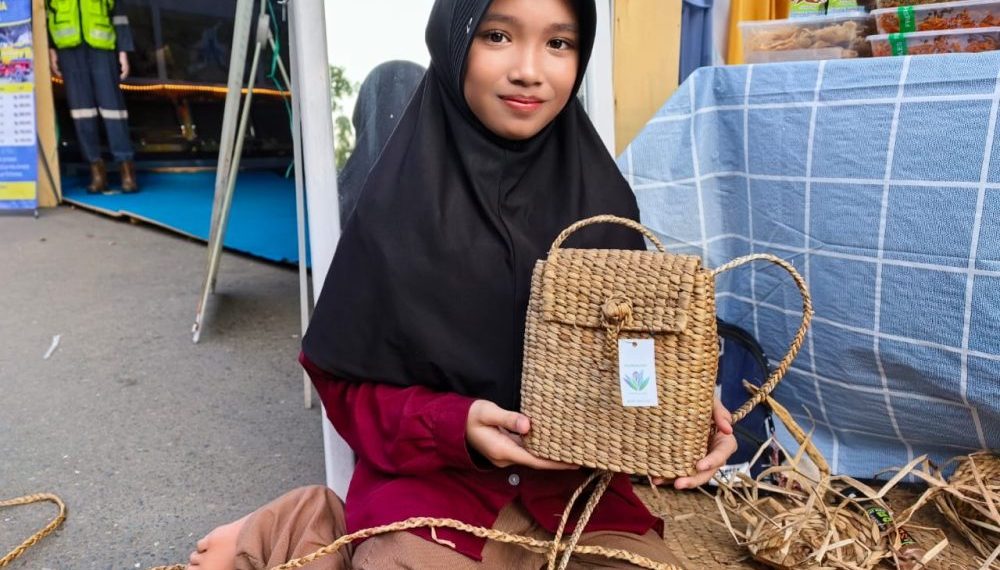 Siswi SD di Hulu Sungai Utara Berhasil Menjadi Perajin Anyaman Eceng Gondok