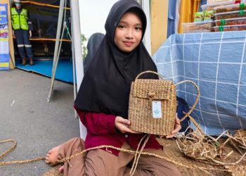 Siswi SD di Hulu Sungai Utara Berhasil Menjadi Perajin Anyaman Eceng Gondok