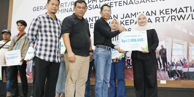 Santunan Jaminan Kematian Diserahkan kepada 10 Ahli Waris di Batam