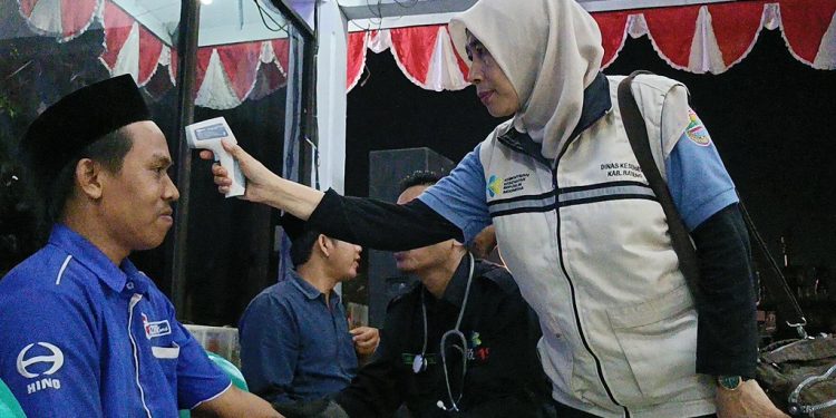 Dinas Kesehatan Batang Lakukan Pemeriksaan Kesehatan Pengemudi Bus