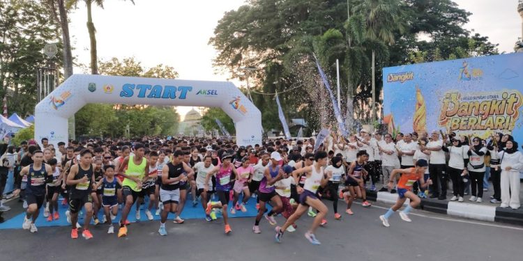 Ribuan Peserta Meriahkan Acara “HSU Bangkit Berlari” di Amuntai