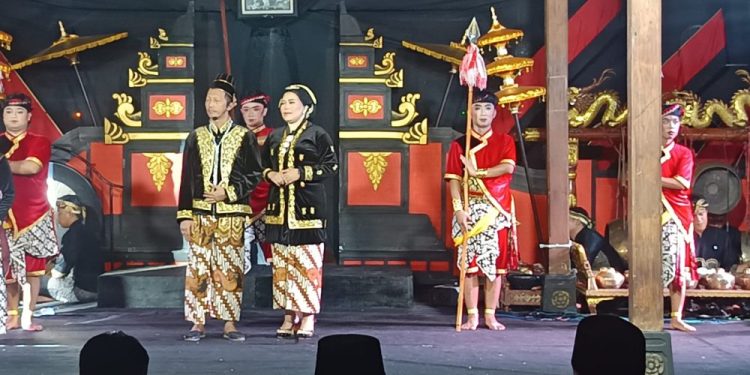 Sekda Demak Berperan sebagai Raden Fatah dalam Pagelaran Tari