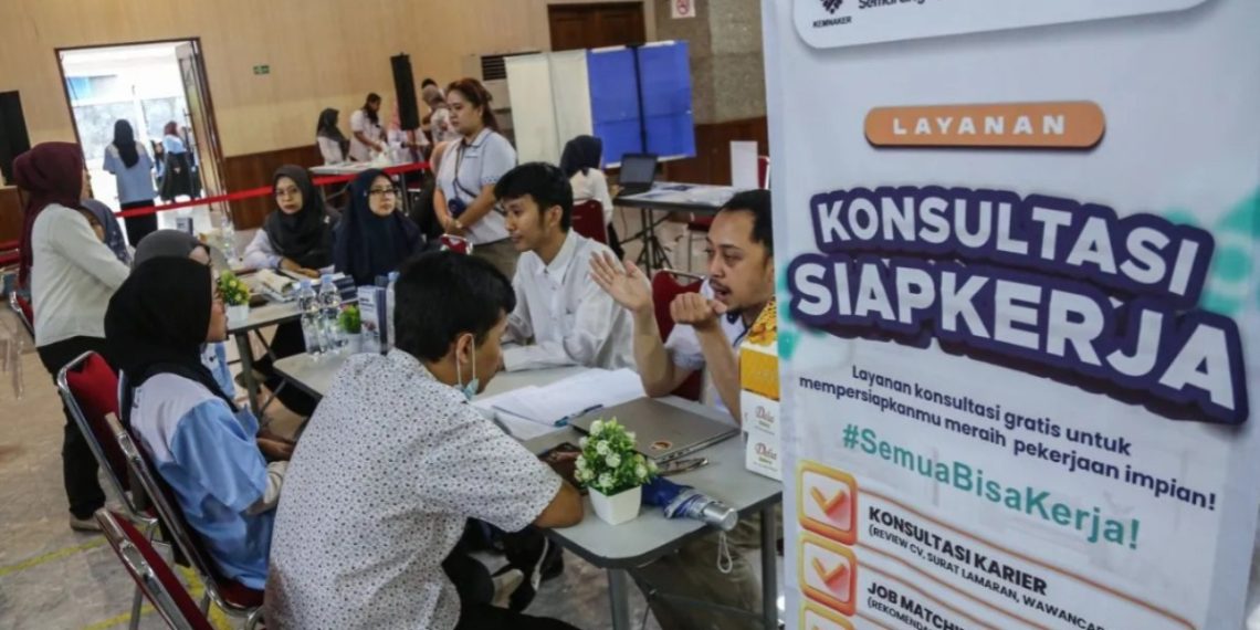 Menaker Dorong Lulusan Perguruan Tinggi Siapkan Diri Hadapi Tantangan AI