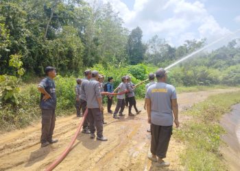 Pelatihan Satlinmas Sungai Pumpung Tingkatkan Kesiapan Hadapi Karhutla