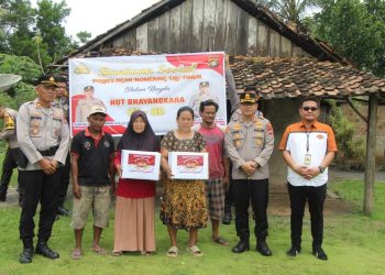 Polres OKU Timur Salurkan Bantuan Pangan Sambut Hari Bhayangkara ke-80