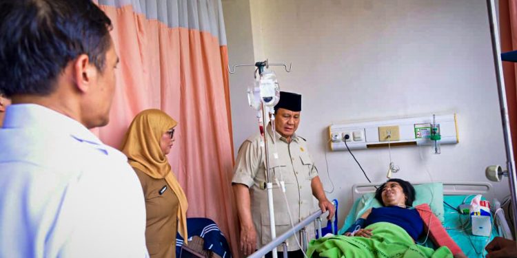 Presiden Prabowo dan Menhub Dudy Kunjungi Korban Kecelakaan Kereta di Bekasi Timur