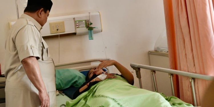 Presiden Prabowo Kunjungi Korban Kecelakaan Kereta di Bekasi