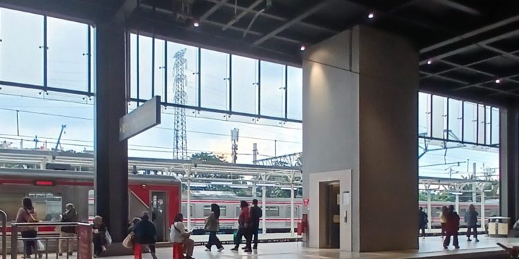 KAI Batalkan Beberapa Perjalanan Kereta Akibat Insiden di Bekasi Timur