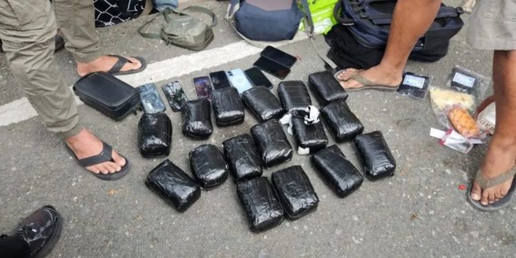 Enam Terduga Kurir Narkoba Ditangkap di Bandara Mutiara Palu