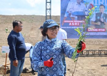 Rektor UGM dan Menko AHY Gelar Penanaman Pohon di Tol Prambanan-Purwomartani
