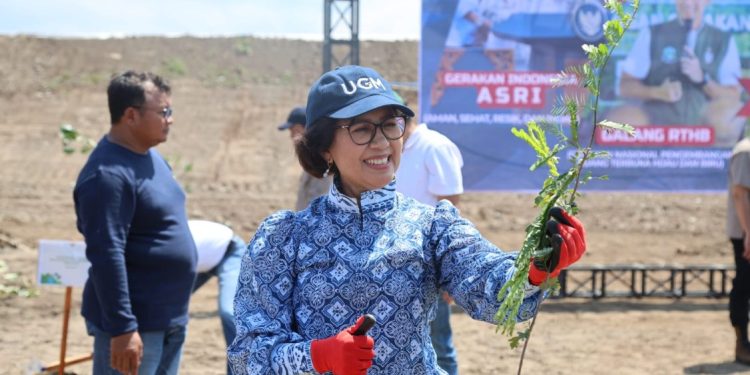 Rektor UGM dan Menko AHY Gelar Penanaman Pohon di Tol Prambanan-Purwomartani