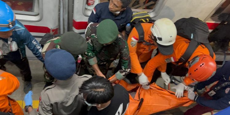 Identifikasi Jenazah Kecelakaan Kereta di RS Polri Menggunakan Sidik Jari