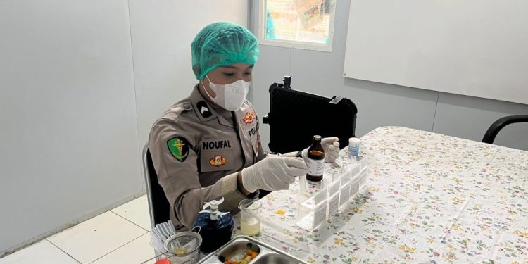 Tim Biddokkes Polda Kaltim Lakukan Pemeriksaan Keamanan Makanan di Balikpapan