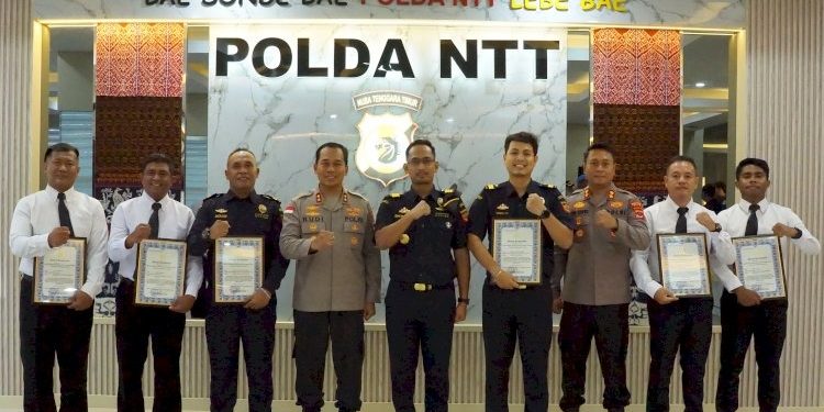 Kapolda NTT Berikan Penghargaan atas Keberhasilan Ungkap Rokok Ilegal di Perbatasan
