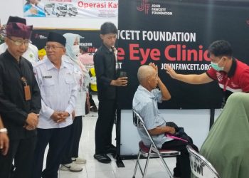 Warga Banyuwangi Antusias Ikuti Layanan Kesehatan Mata Gratis