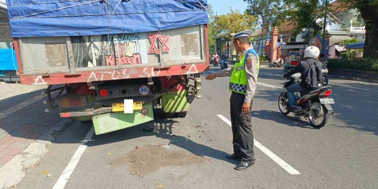 Pengendara Motor Tabrak Truk Parkir di Mergangsan Yogyakarta, Satu Orang Luka Berat