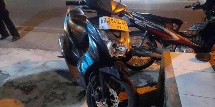 Kecelakaan Dua Motor di Jalan Imogiri Barat Bantul, Empat Orang Luka Ringan dan Etalase Warung Rusak