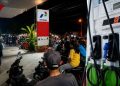 Antrean kendaraan terjadi di salah satu SPBU wilayah Belitang, OKU Timur, di tengah keluhan masyarakat terkait kelangkaan BBM dalam beberapa hari terakhir. Pertamina memastikan penyaluran Pertalite dan Pertamax tetap berjalan serta terus dioptimalkan untuk memenuhi kebutuhan masyarakat.