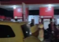 Antrian BBM di Belitang
