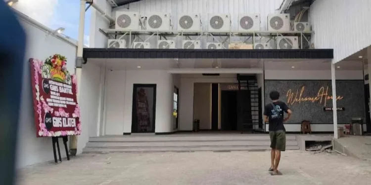 Bangunan Gereja Misi Sejahtera (GMS) Bantul di wilayah Glugo, Panggungharjo, Sewon, Bantul menjadi sorotan publik usai polemik pembubaran ibadah yang ramai diperbincangkan di media sosial. Sejumlah warga memiliki pandangan berbeda terkait keberadaan tempat ibadah tersebut.
