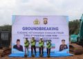 Groundbreaking pembangunan Gudang Ketahanan Pangan Polri berkapasitas 1.000 ton oleh Polres OKU Timur Polda Sumsel di Desa Bunga Mayang, Kecamatan Jayapura, Sabtu (16/5/2026). Pembangunan gudang jagung ini menjadi langkah strategis mendukung swasembada pangan nasional, menjaga stabilitas harga hasil panen petani, serta memperkuat ketahanan pangan di Kabupaten OKU Timur.