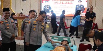 Kapolres OKU Timur AKBP Adik Listiyono meninjau langsung pelaksanaan bakti kesehatan sunat massal dalam rangka Hari Bhayangkara ke-80 Tahun 2026 di Aula Wicaksana Laghawa Polres OKU Timur, Rabu (20/5/2026). Kegiatan sosial tersebut diikuti sekitar 80 anak dari berbagai kecamatan di Kabupaten OKU Timur sebagai bentuk kepedulian Polri kepada masyarakat.