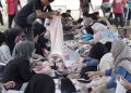 Mahasiswa dan civitas akademika Universitas Alma Ata bersama-sama melakukan proses pengemasan daging kurban usai penyembelihan hewan kurban pada peringatan Idul Adha 1447 H di lingkungan kampus, Rabu (27/5/2026). Kegiatan ini menjadi bentuk kepedulian sosial kampus dalam menyalurkan hewan kurban kepada masyarakat dan pondok pesantren di Yogyakarta hingga Cilacap, Jawa Tengah.