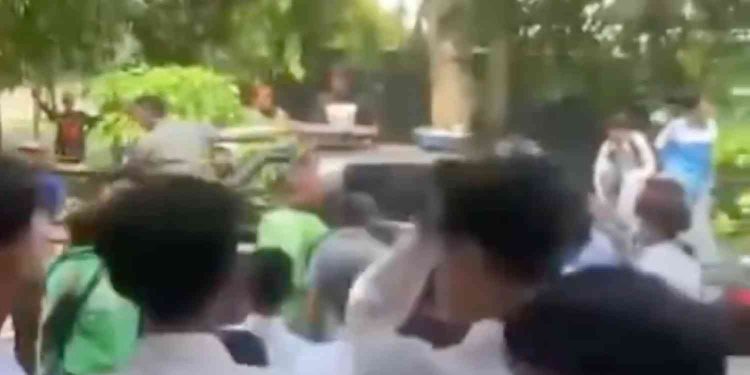 Pelaku tawuran di dekat mandala krida yogyakarta beserta kendaraannya sudah di evakuasi oleh pihak berwenang