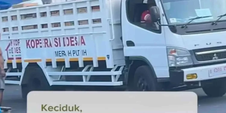 Penampakan Viral Keberadaan Truk KDMP di Indomarco Surabaya