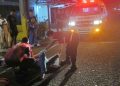 Petugas medis mengevakuasi korban kecelakaan lalu lintas tunggal di Jalan Parangtritis, tepatnya di Tikungan Duwuran, Parangtritis, Kretek, Bantul, Sabtu (9/5/2026) dini hari. Kecelakaan yang melibatkan sepeda motor Yamaha Vixion tersebut menyebabkan satu orang meninggal dunia dan satu lainnya mengalami cedera kepala berat