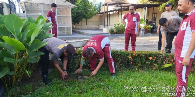 Polda Sumsel Tanam 550 Pohon Produktif di 21 Aspol, Dukung Gerakan Nasional Indonesia Asri