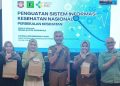 Dinkes Gorontalo Anugerahkan Penghargaan kepada Petugas SMILE Terbaik