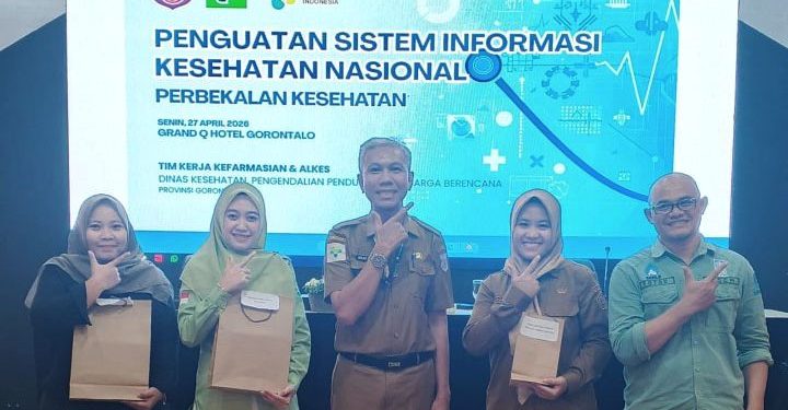 Dinkes Gorontalo Anugerahkan Penghargaan kepada Petugas SMILE Terbaik