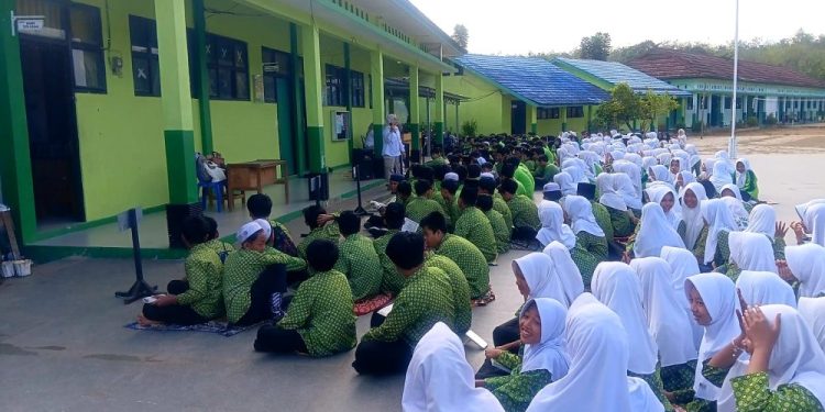 BNN Sosialisasikan Bahaya Narkoba di MTsN 2 Balangan