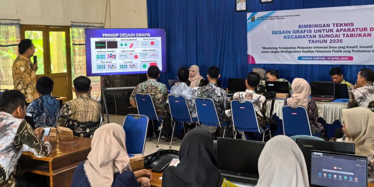 Aparatur Desa Sungai Tabukan Dapat Pelatihan Desain Grafis untuk Tingkatkan Layanan Publik
